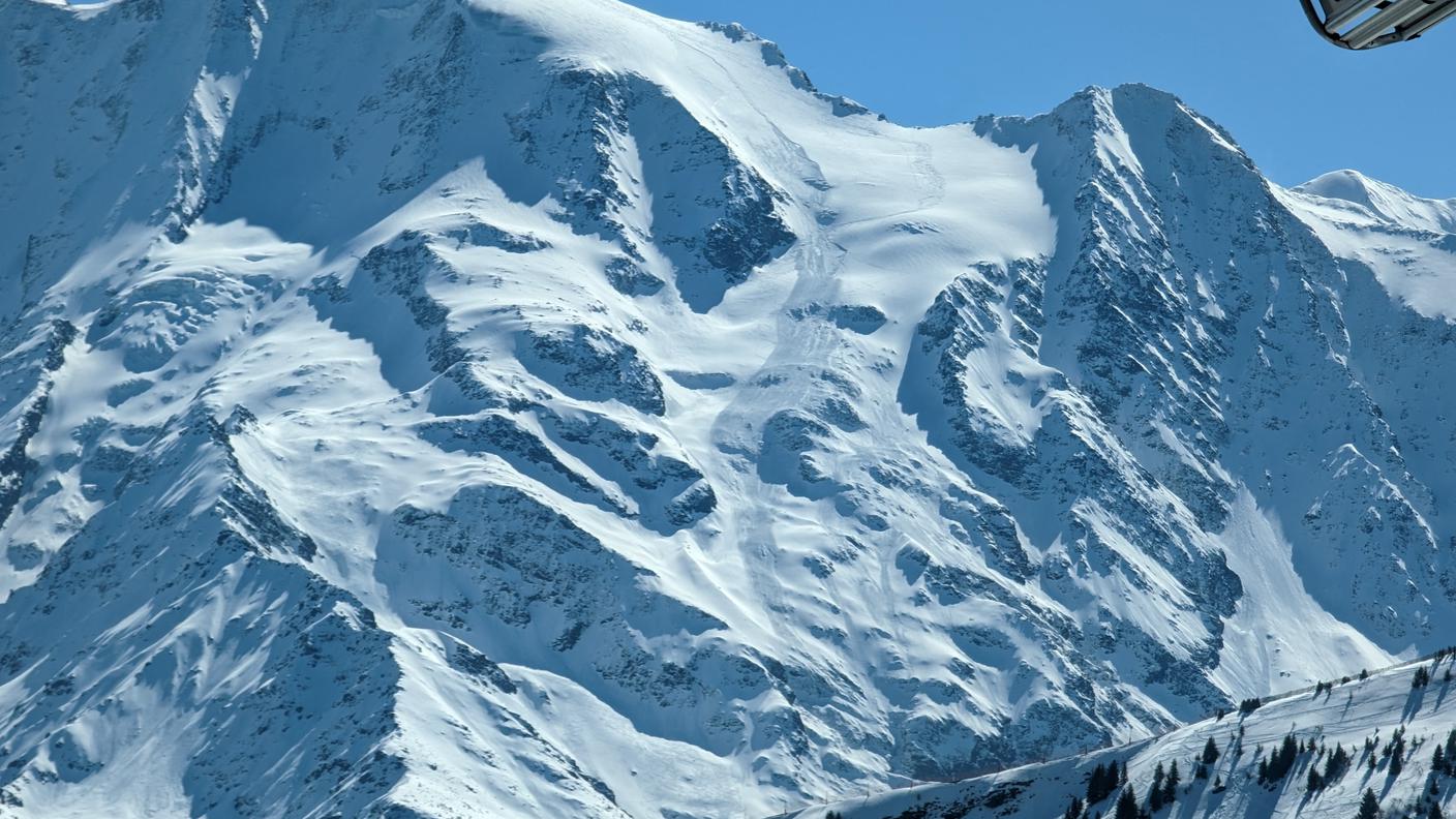 2023-04-09T180223Z_784433552_RC2XA0AD9F2N_RTRMADP_3_FRANCE-ALPS (1).JPG