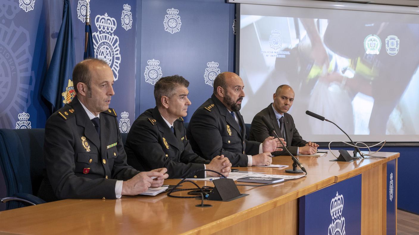 La conferenza stampa della polizia nazionale spagnola