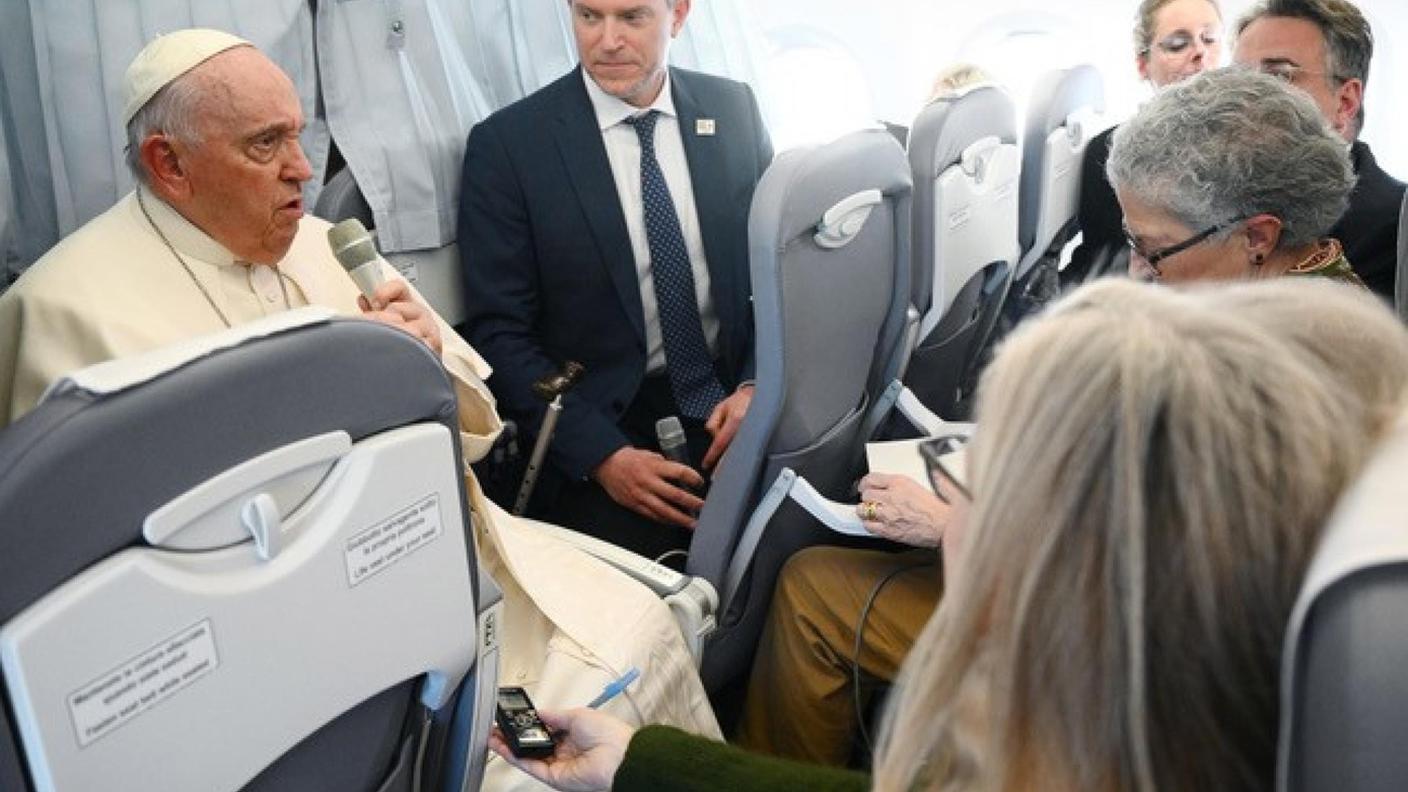 Il consueto incontro con la stampa a bordo dell'aereo papale