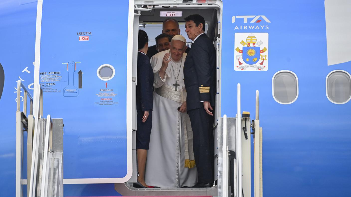 Il Papa in partenza dall'aeroporto di Budapest