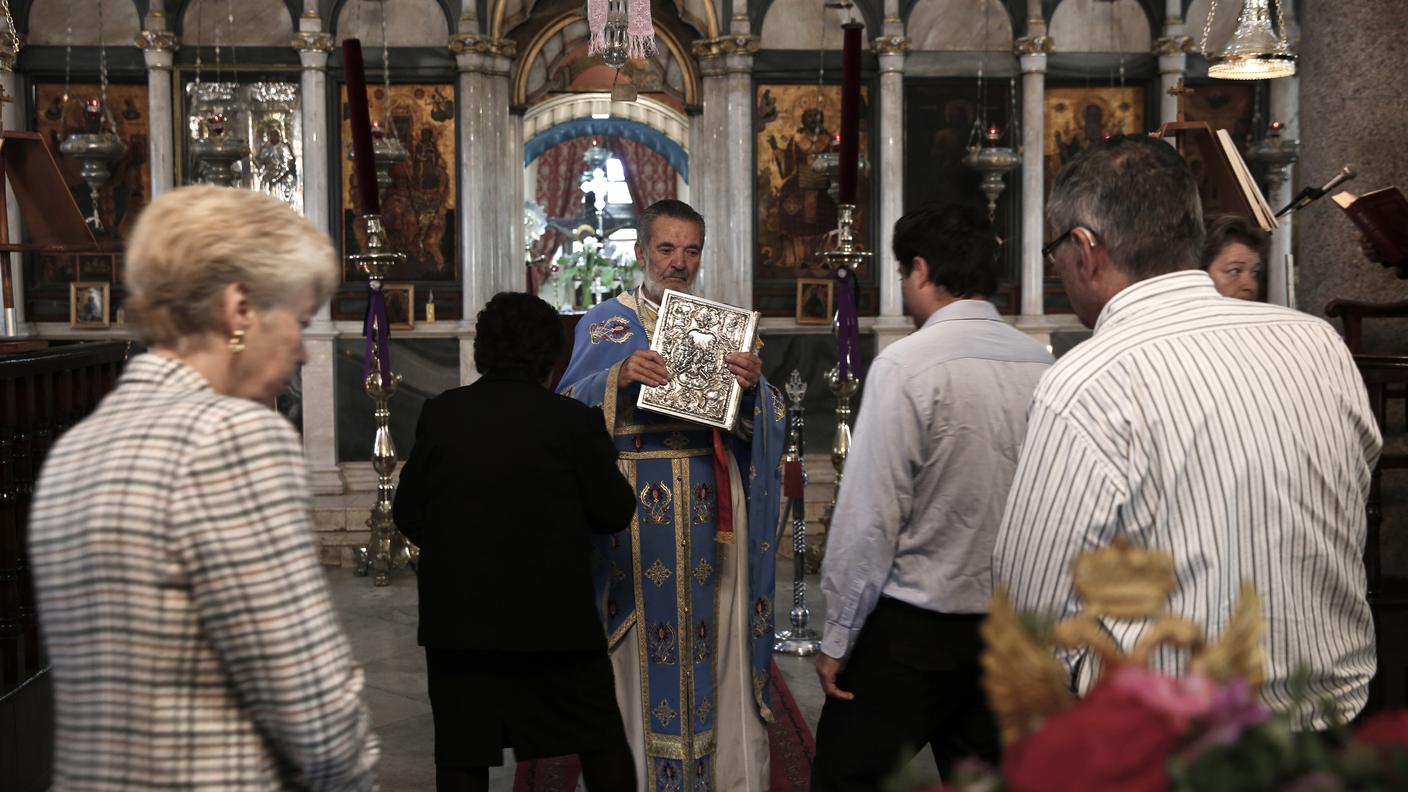 Dopo i dipendenti statali, a rischio anche il posto dei preti
