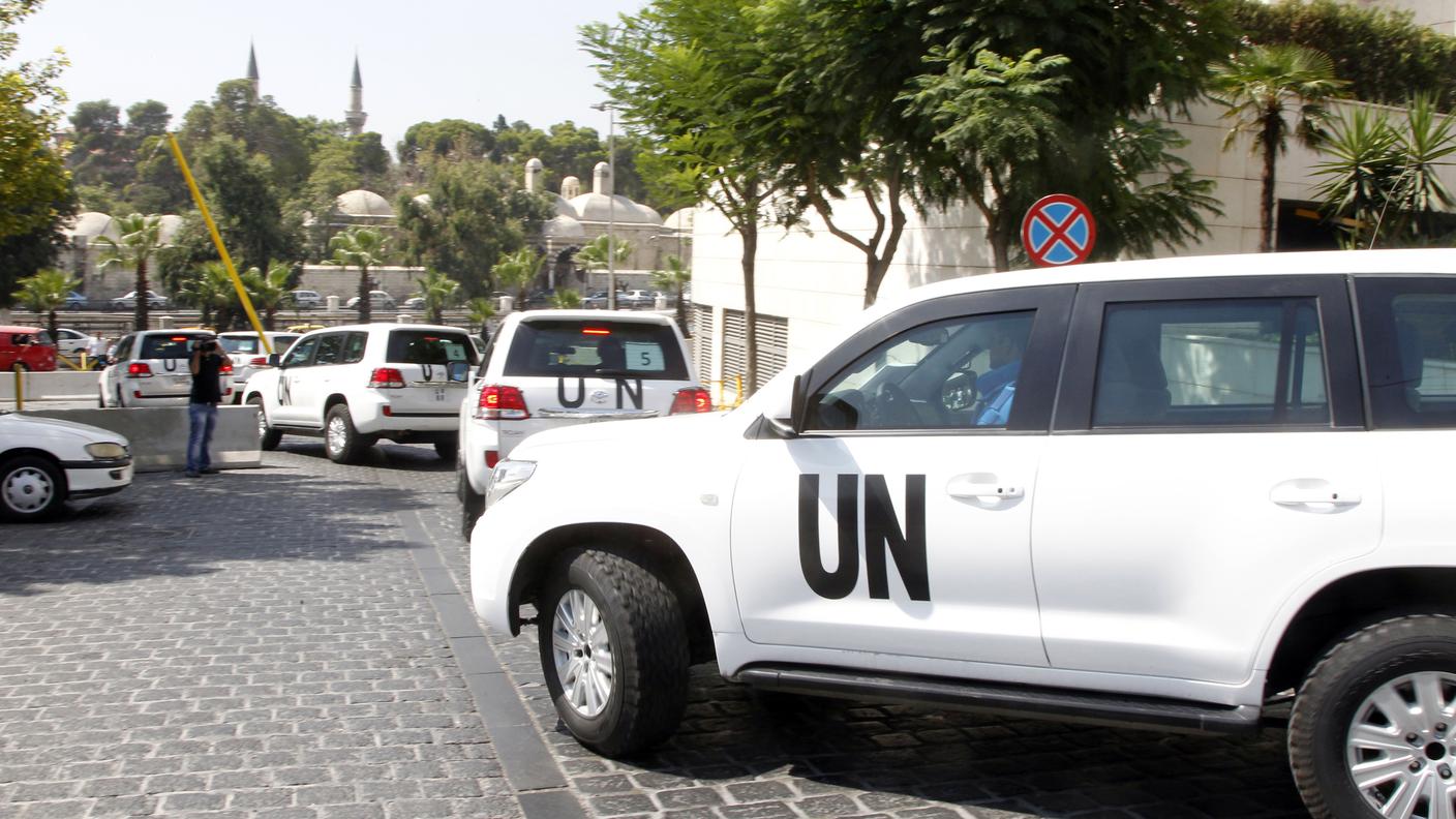Un convoglio degli ispettori ONU chiamati ad investigare sull'uso di armi chimiche durante un attacco alla periferia di Damasco dello scorso mese di agosto