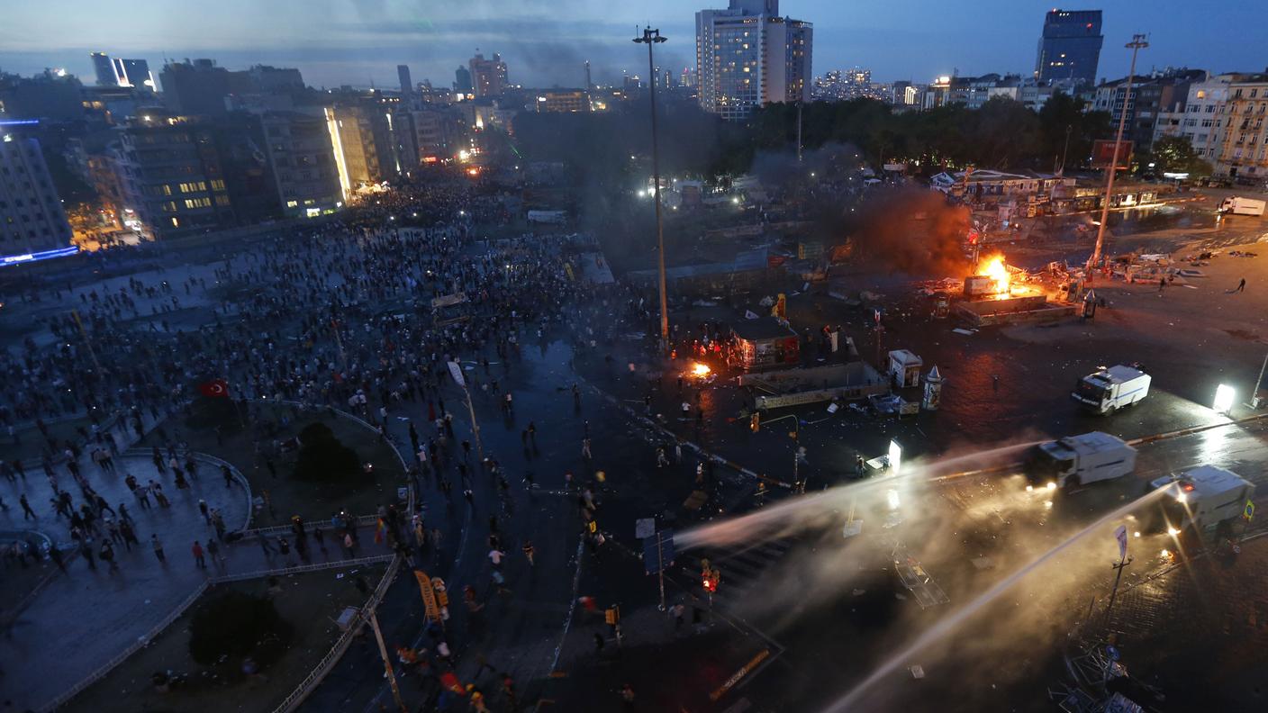 Turchia Taksim 5 11.06.2013 re.jpg