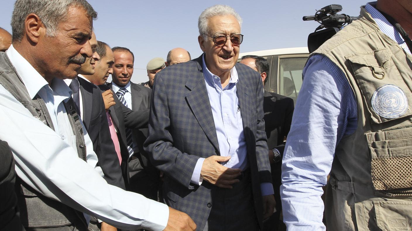 Brahimi al suo arrivo nel campo profughi di Zataari, in Giordania