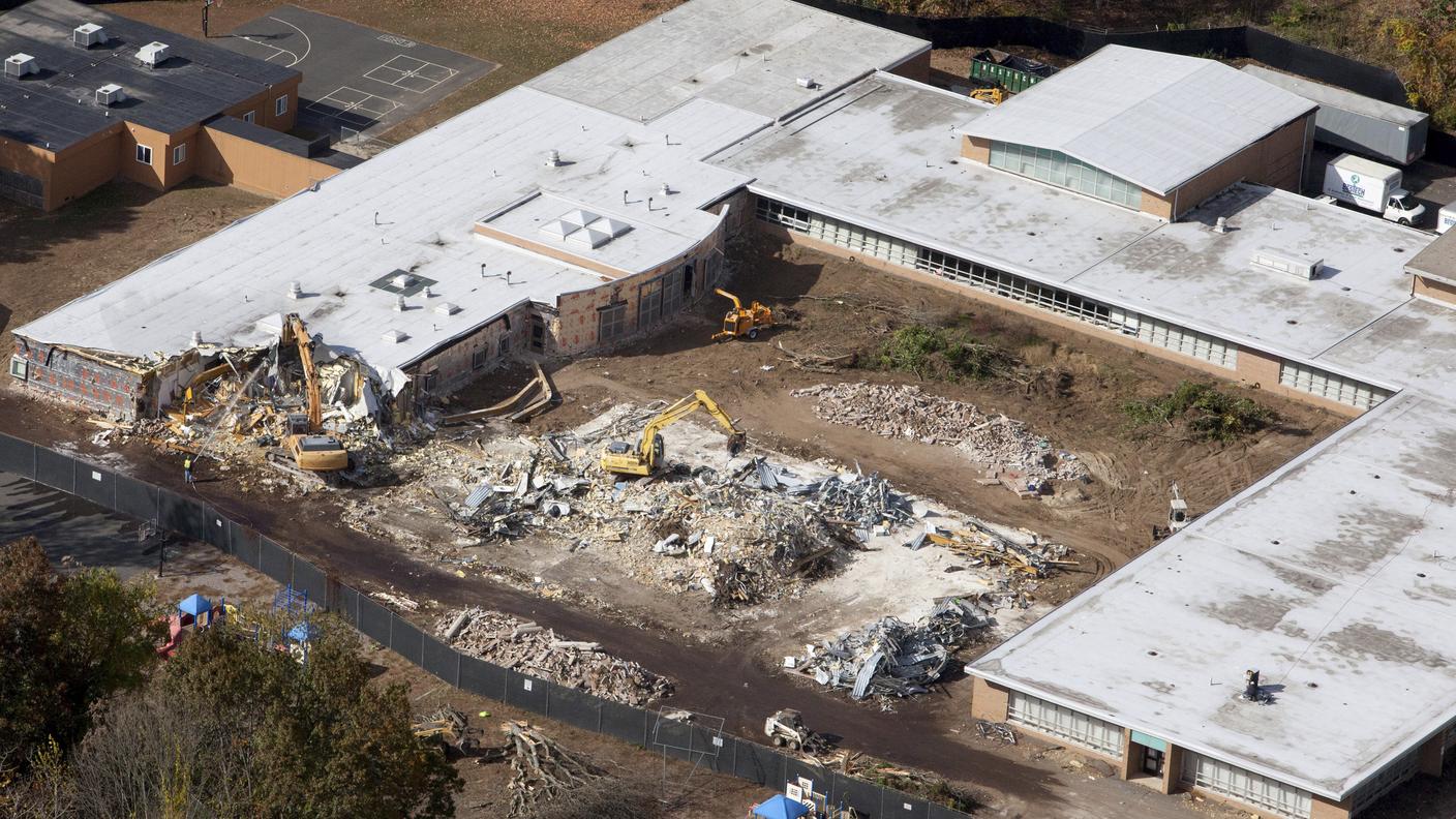 sandy hook scuola usa re 17.jpg