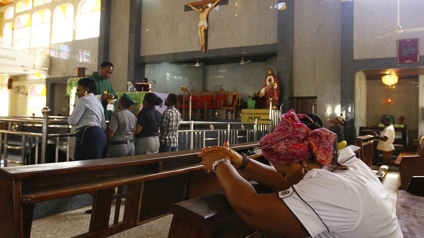 Nigeria chiesa donna 0214 RE.jpg