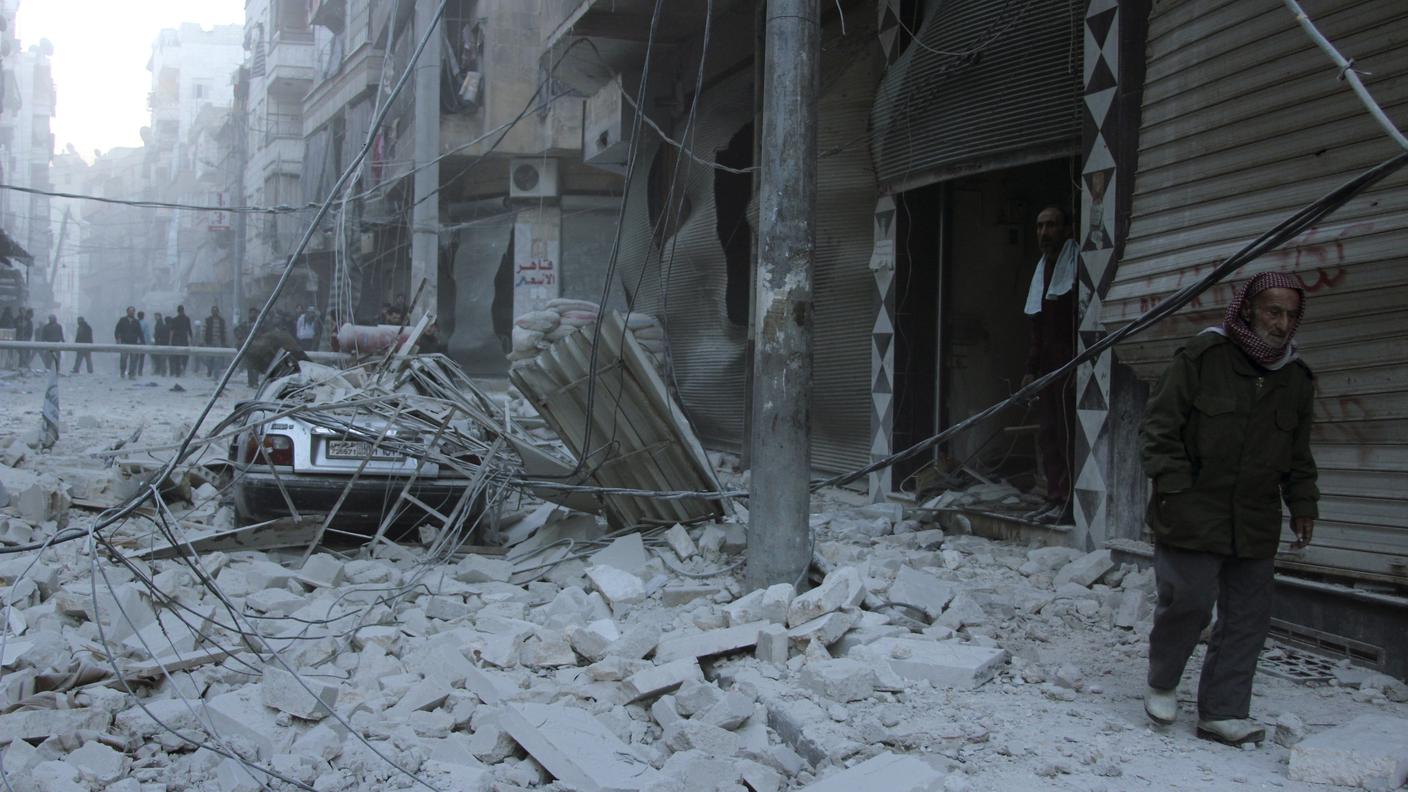Scene di distruzione sabato ad Aleppo