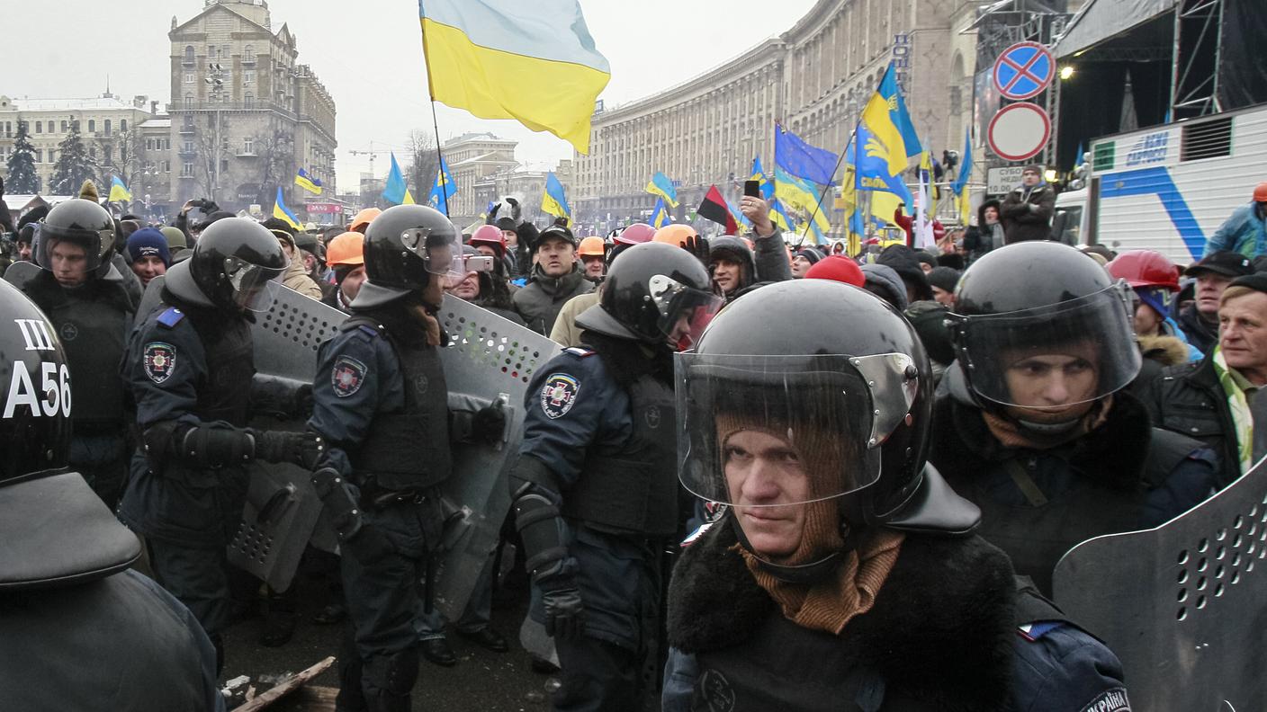 kiev proteste ritiro antisommossa re.jpg