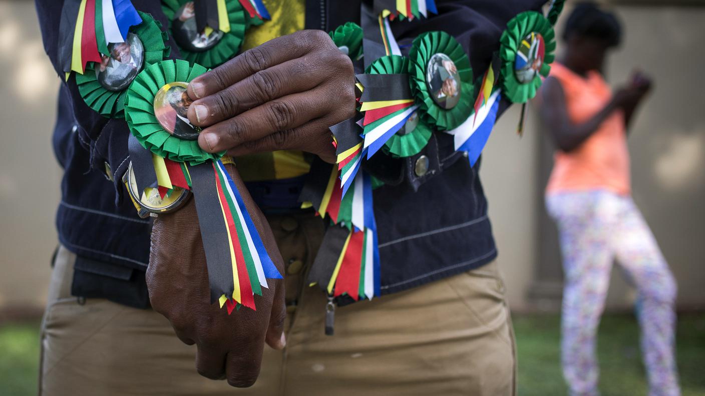 Mandela, Pin fuori casa reuters.jpg