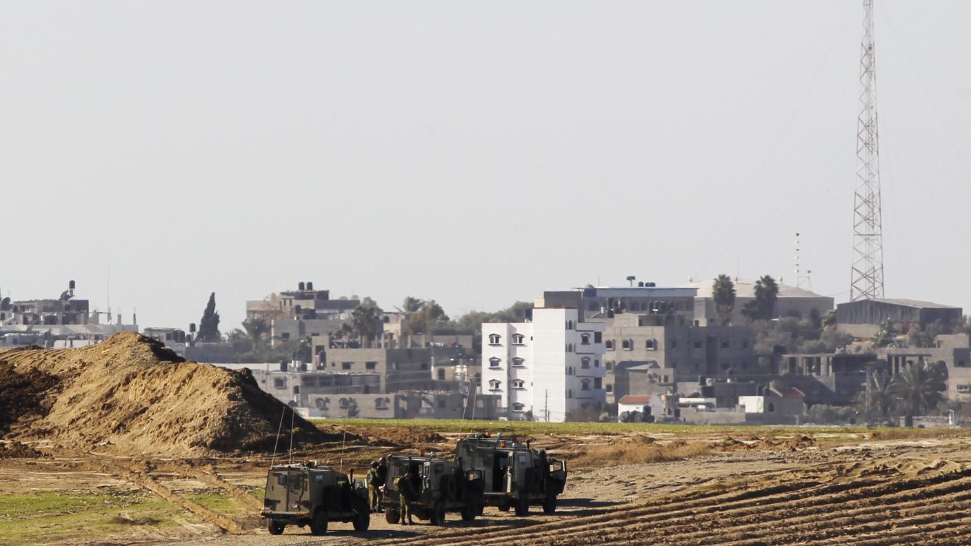 La morte di un cittadino israeliano che stava lavorando in prossimità della frontiera di separazione ha provocato la pronta reazione dell'esercito israeliano