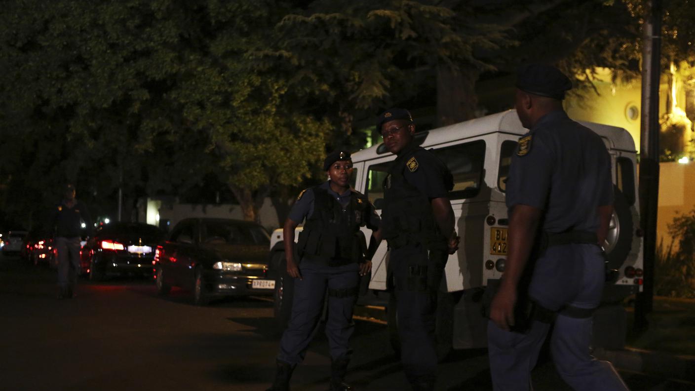 re_polizia_casa_mandela.jpg