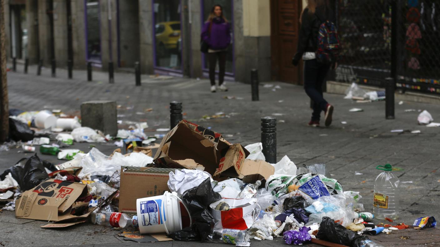 rifiuti madrid 1 2 re.jpg