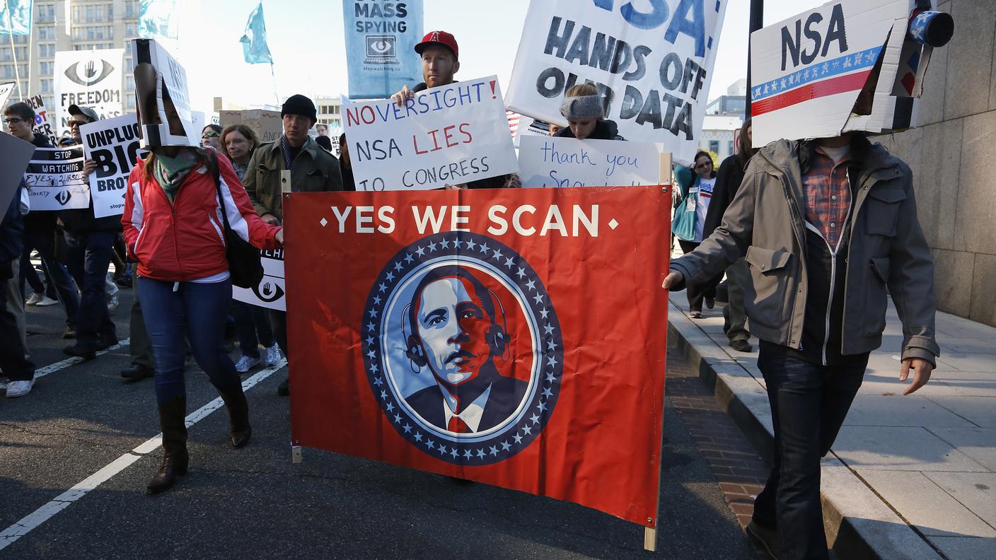 "Yes we scan", un'elaborazione polemica del motto elettorale tanto caro al presidente