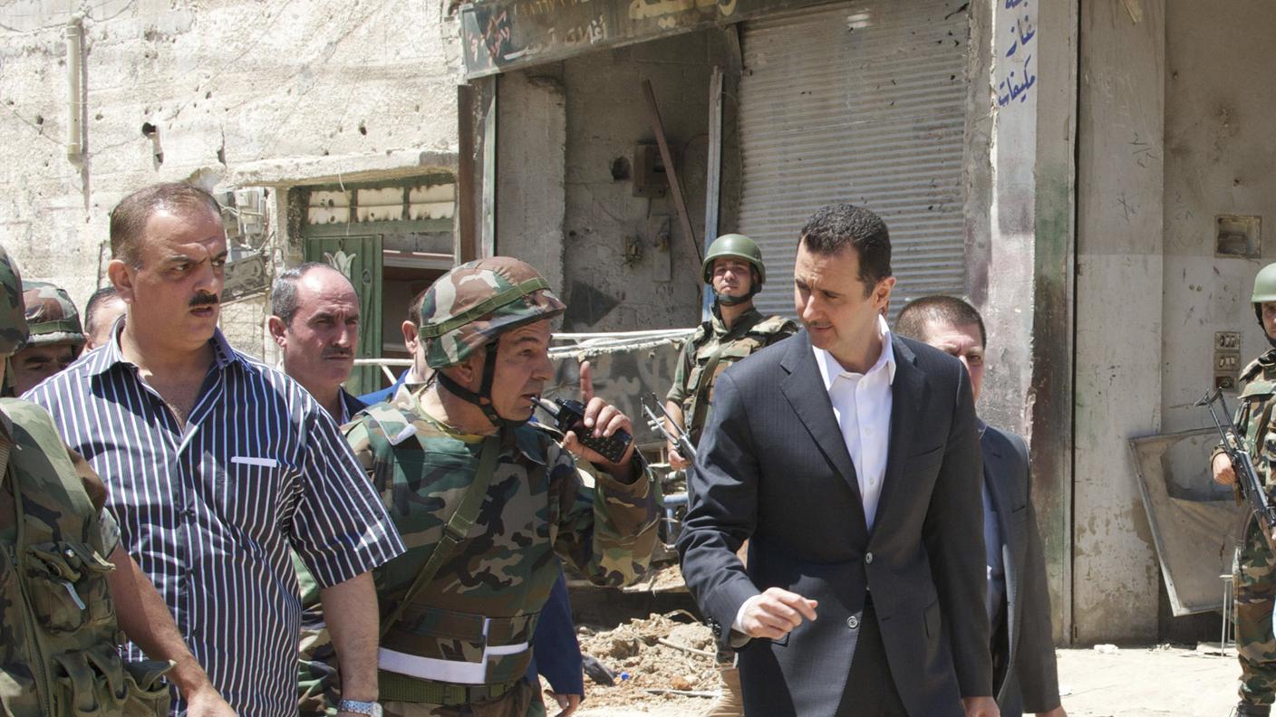 Assad insieme alle truppe lealiste