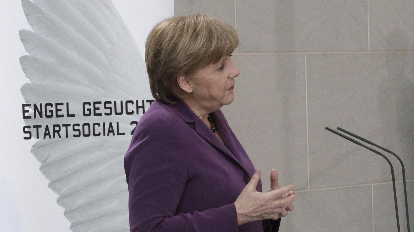 merkel da sola rt.jpg