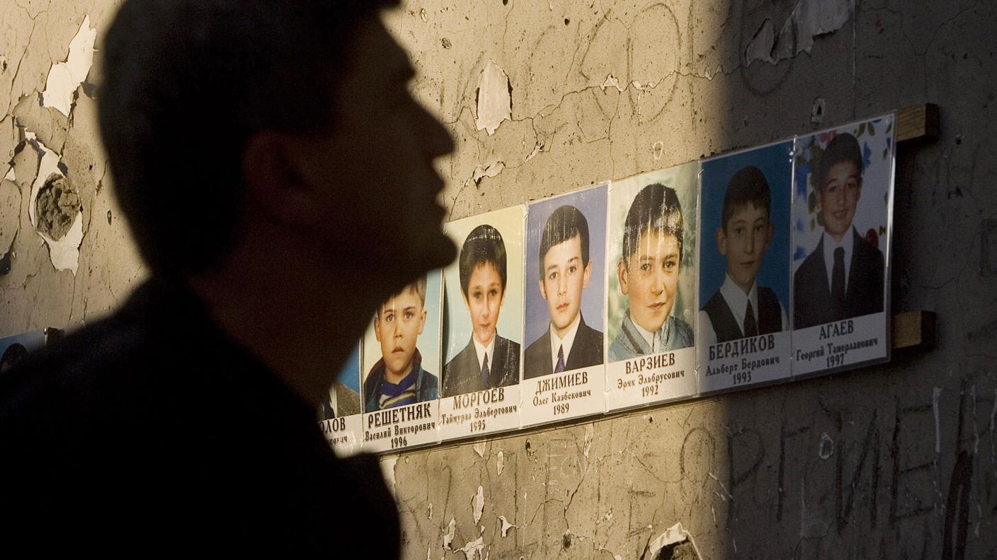 Beslan strage di bambini 03 re 03.09.2013.jpg