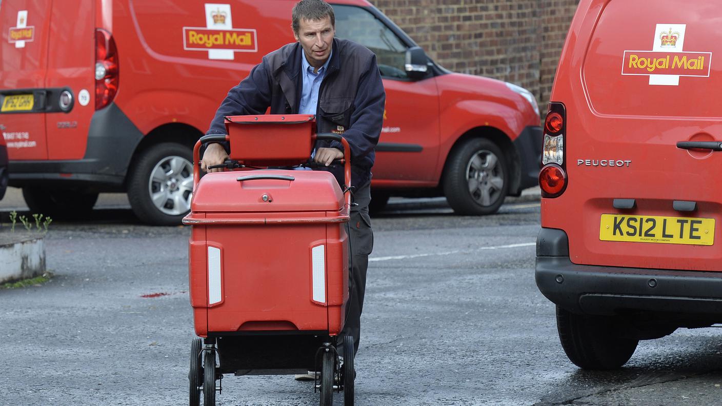 Postino inglese Royal Mail re 12.09.2013.jpg