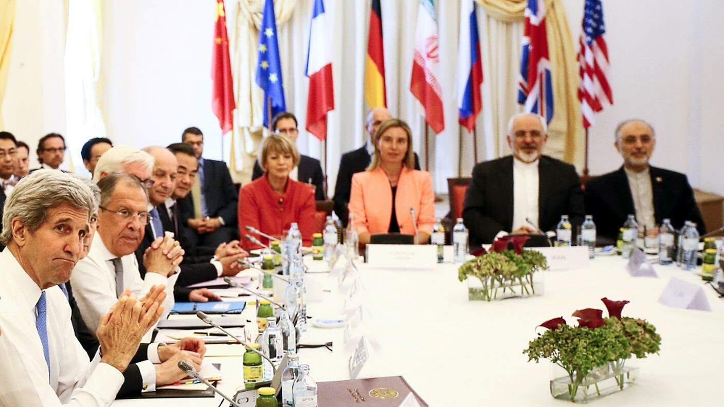 John Kerry e il gruppo dei ministri degli Esteri di Gran Bretagna, Russia, Germania, Francia e Cina a Vienna