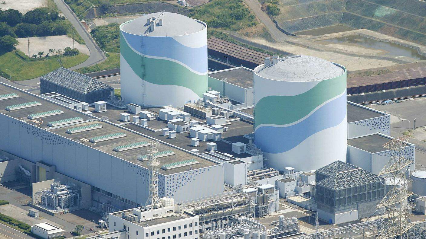 A Sendai il reattore  1 è scattato oggi, il  2 a destra ripartirà a ottobre