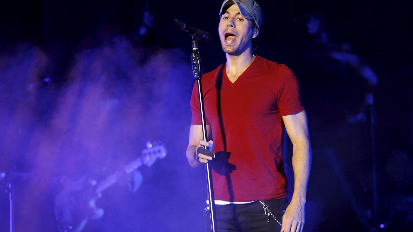 Enrique Iglesias è stato giudicato miglior cantante latino dell'anno