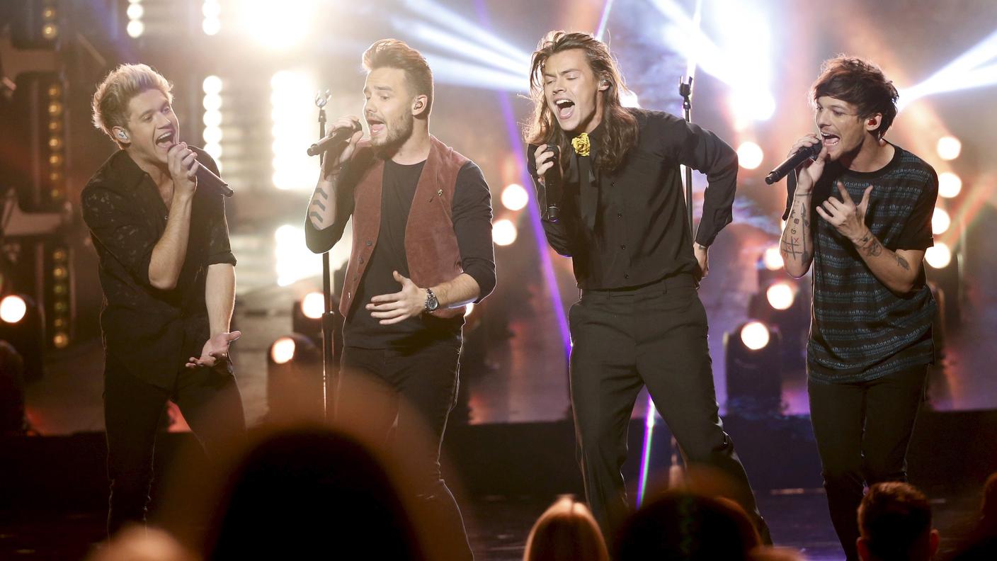 Gli One Direction si sono meritati il premio di artisti dell'anno