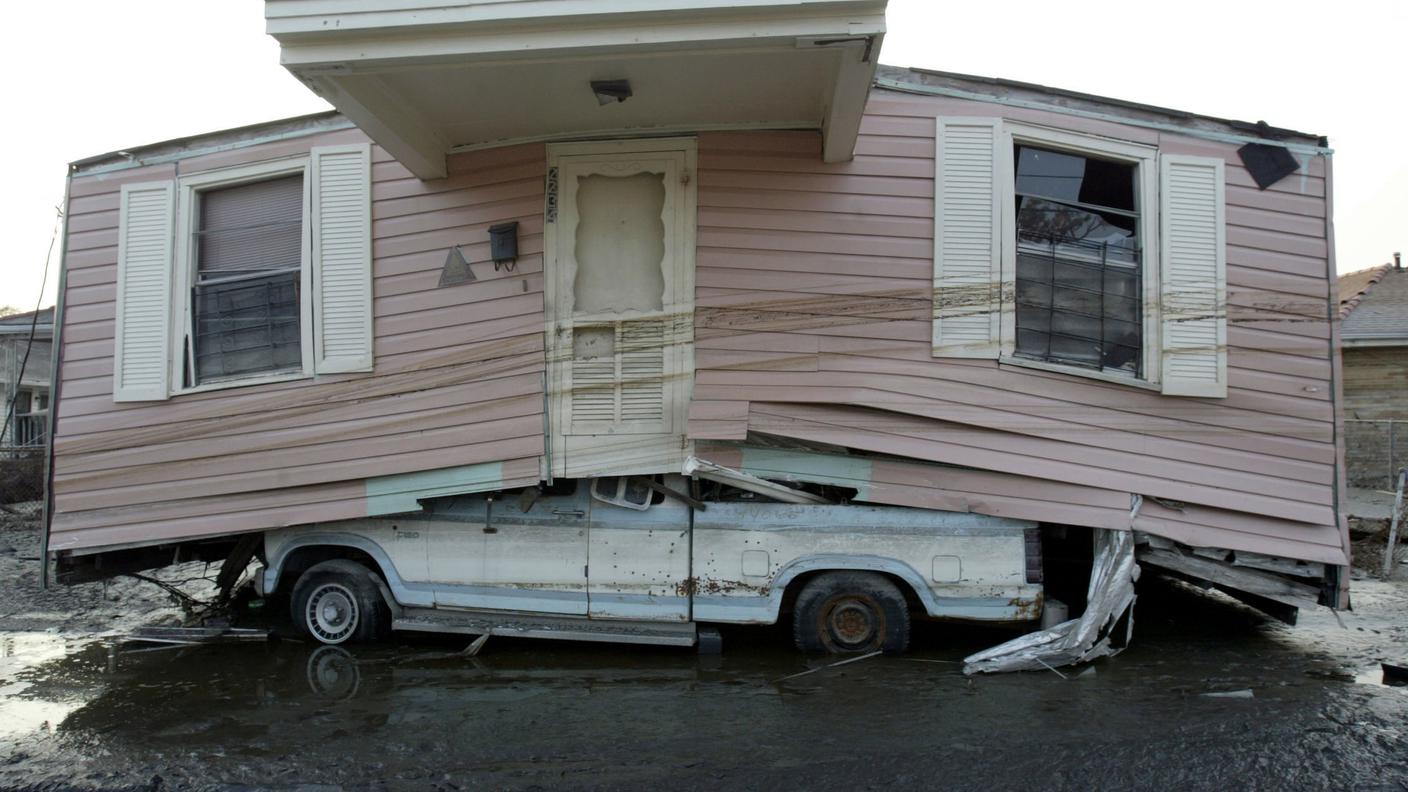 Vari eventi climatici fanno stragi, come l'uragano Katrina a New Orleans