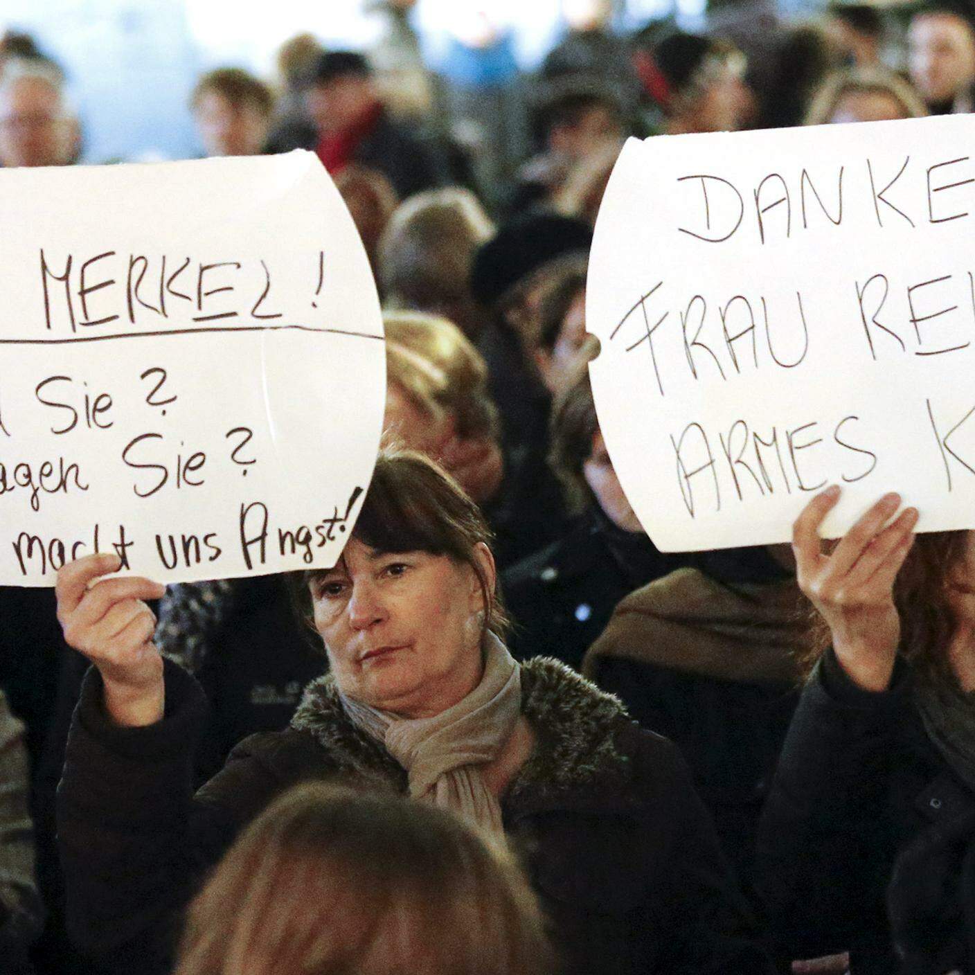 Angela Merkel e Henriette Reker, obiettivi della rabbia femminile a Colonia