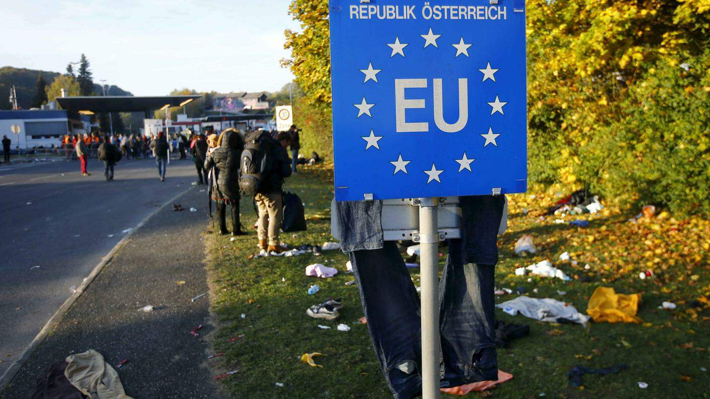L'Austria mette in stand-by Schengen per frenare i migranti