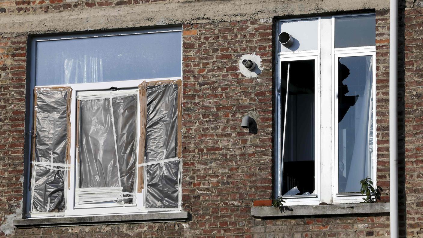 Le finestre spaccate dai proiettili dove è stato ucciso Belkaid martedì