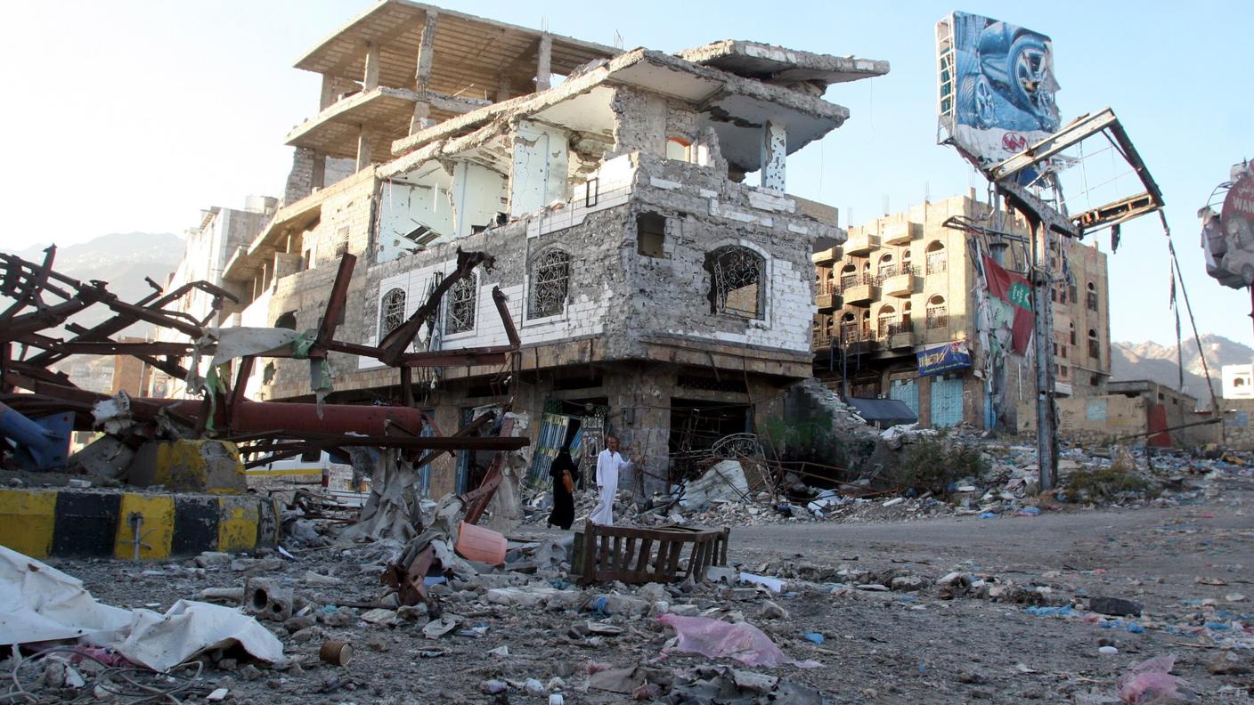 Quel che resta di un quartiere yemenita dopo un attacco saudita