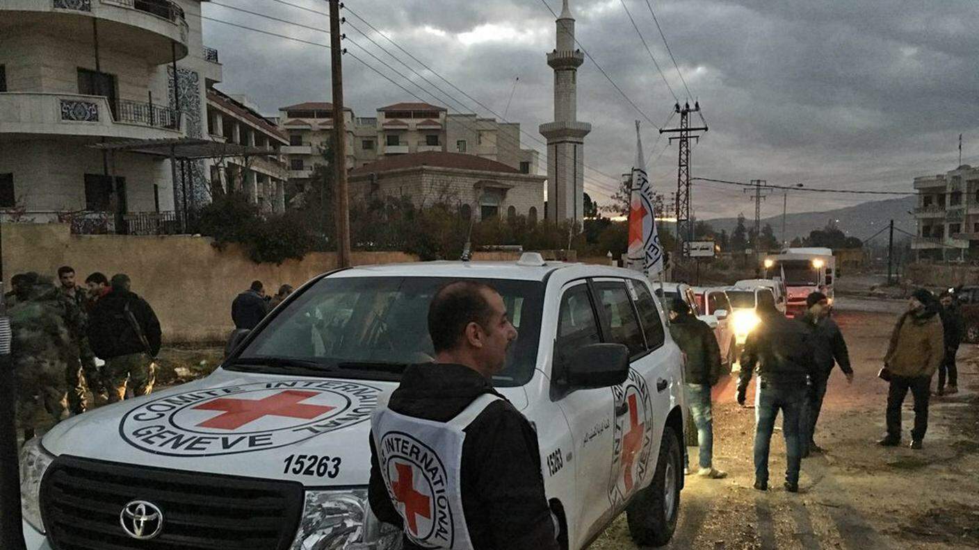 Un convoglio umanitario del CICR arriva nella città siriana di Madaya