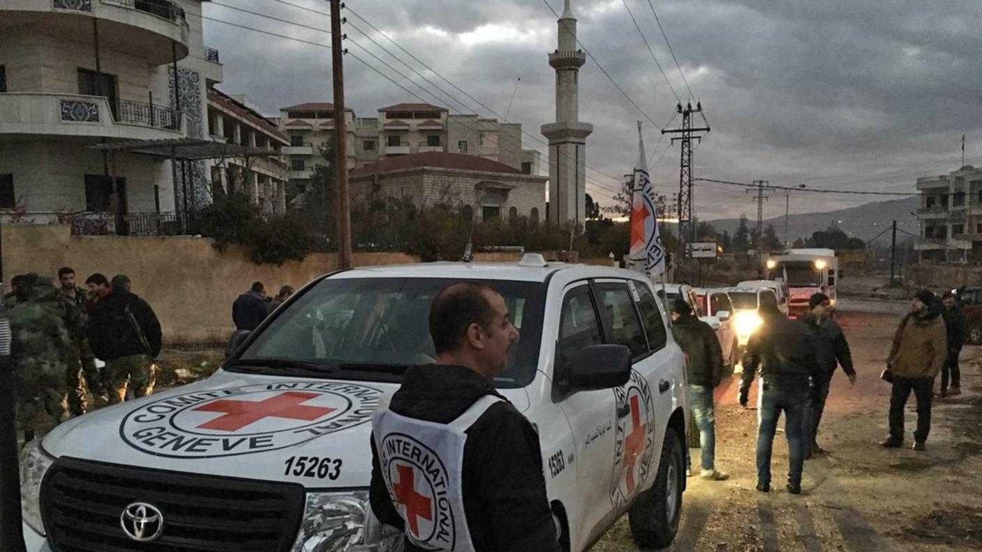 Un convoglio umanitario del CICR arriva nella città siriana di Madaya