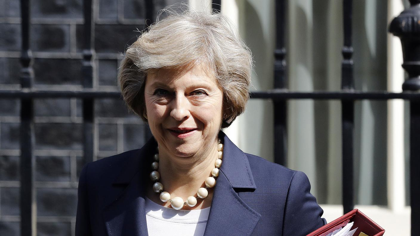 La premier inglese promette nuove restrizioni sugli immigrati UE