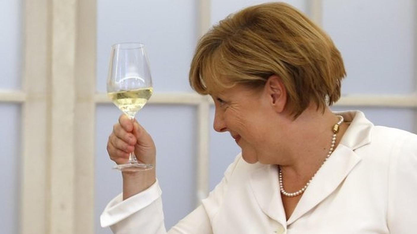 Angela Merkel ha motivo di brindare dopo la sconfitta patita in Meclemburgo
