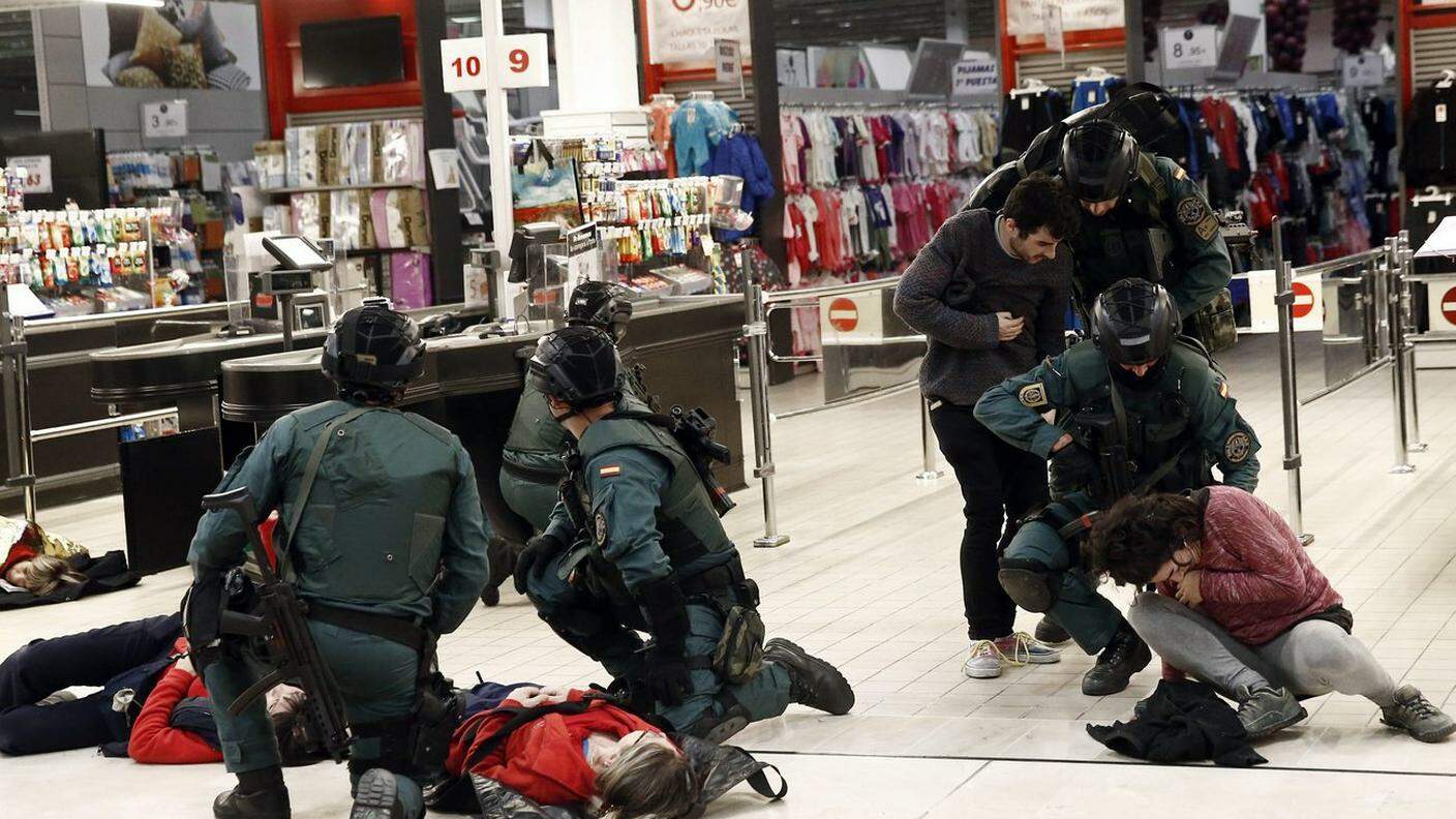 Esercitazione in Spagna: le forze anti-terrorismo si preparano al peggio