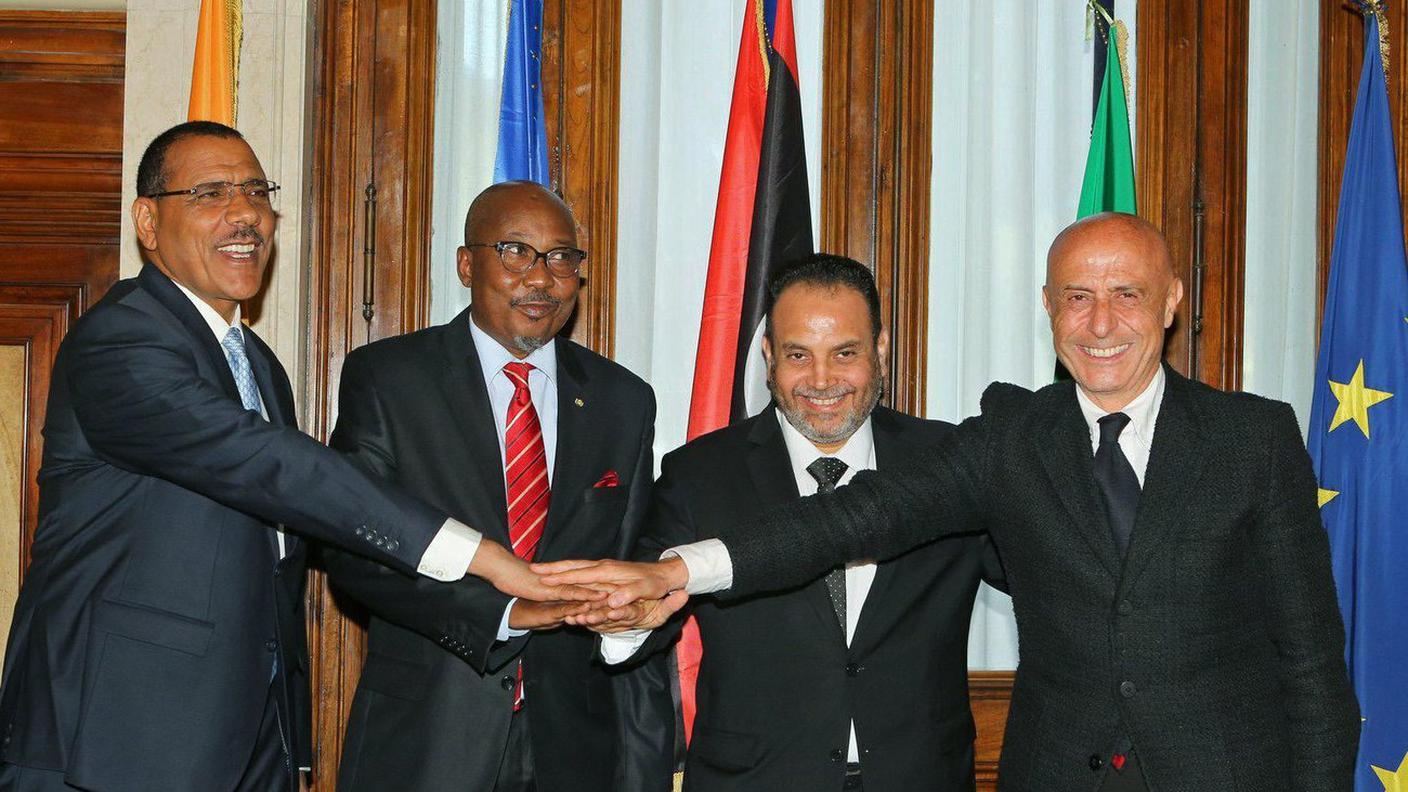 Il ministro italiano Minniti con i colleghi di Ciad, Niger e Libia al vertice di Roma