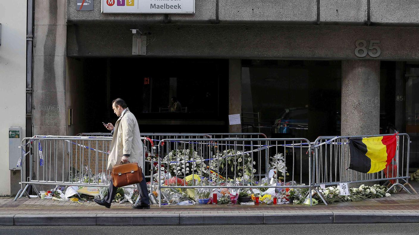 Gli attacchi ad aeroporto e metropolitana di Bruxelles causarono 32 morti