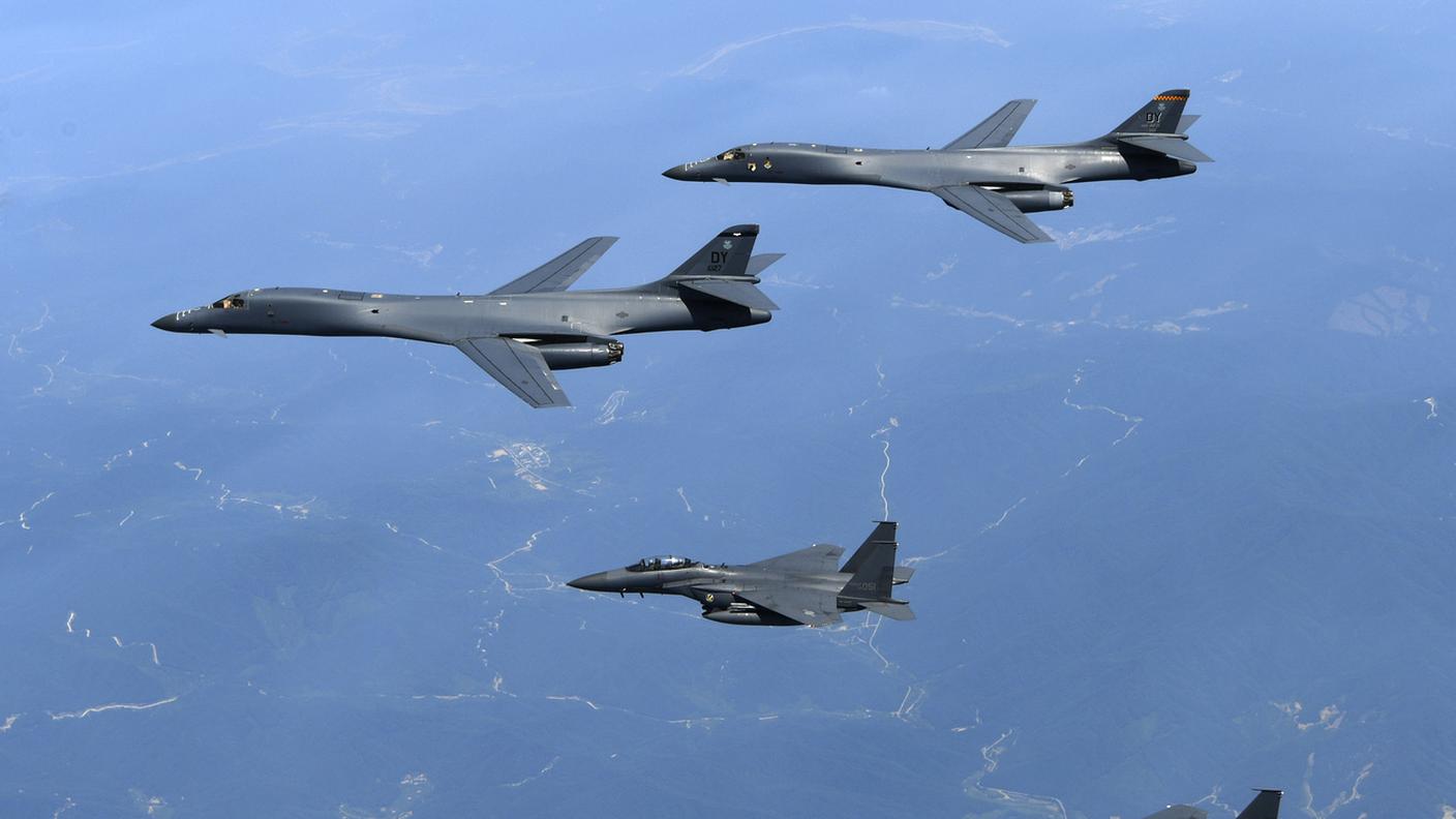 I B-1B, bombardieri strategici supersonici per missioni di interdizione, sono partiti da Guam