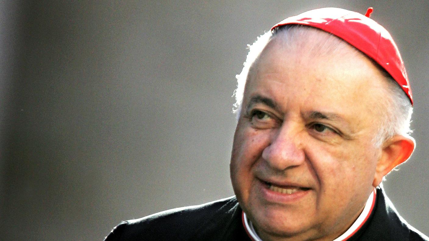 Il cardinale Dionigi Tettamanzi all'epoca del suo mandato alla diocesi di Milano