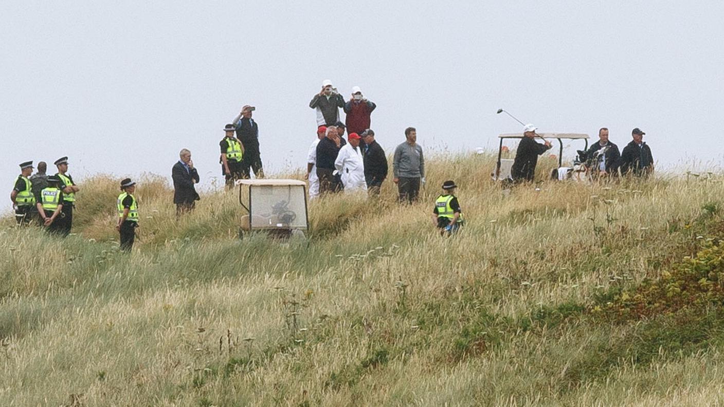 Il presidente in campo al Trump Turnberry golf resort