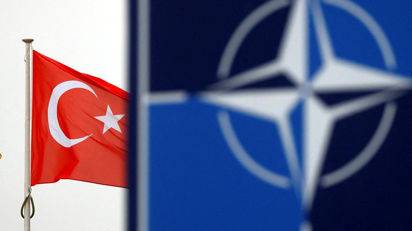 2023-03-30T211504Z_1_LYNXMPEJ2T11S_RTROPTP_4_TURKEY-FINALND-NATO-EA6.JPG