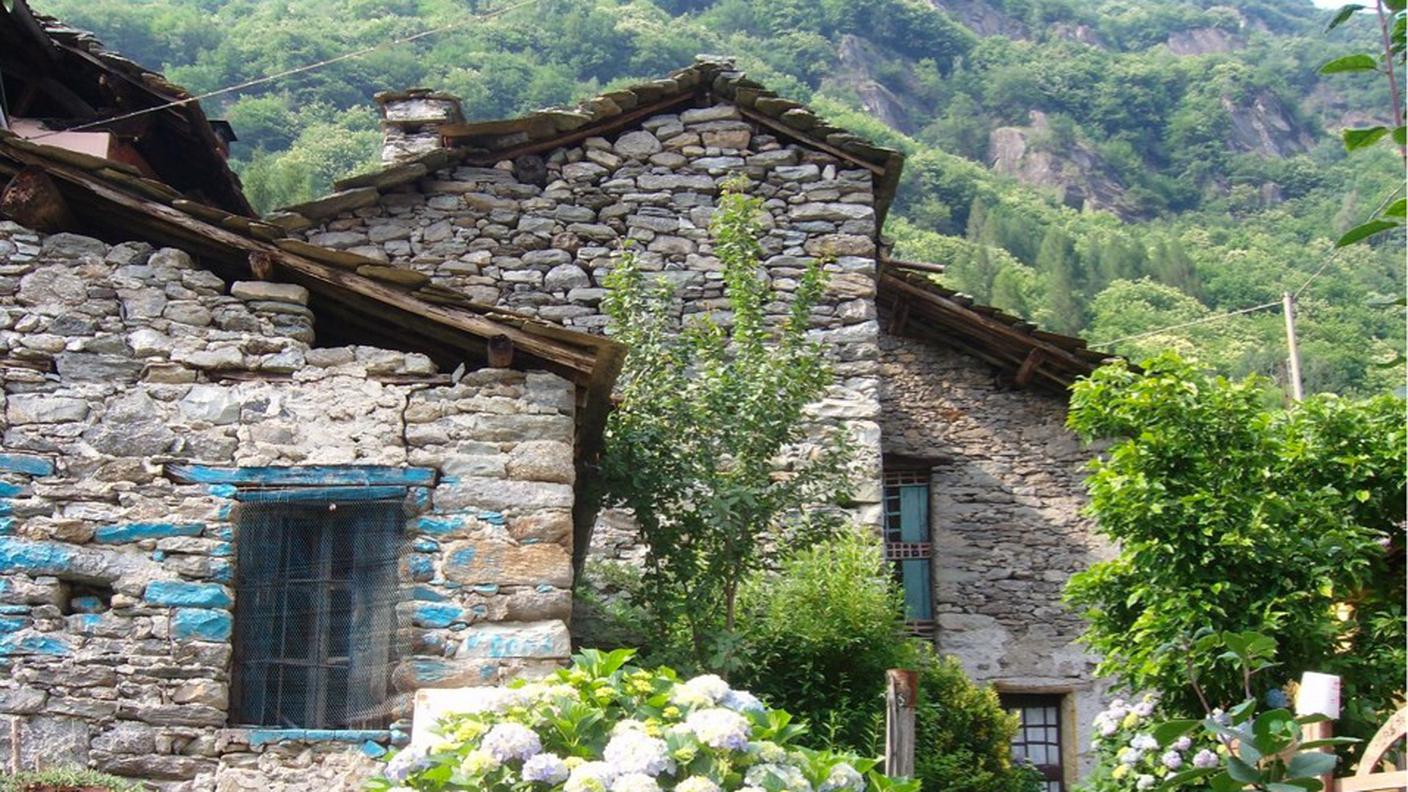 L'immagine del borgo in vendita riportata sul sito di ebay
