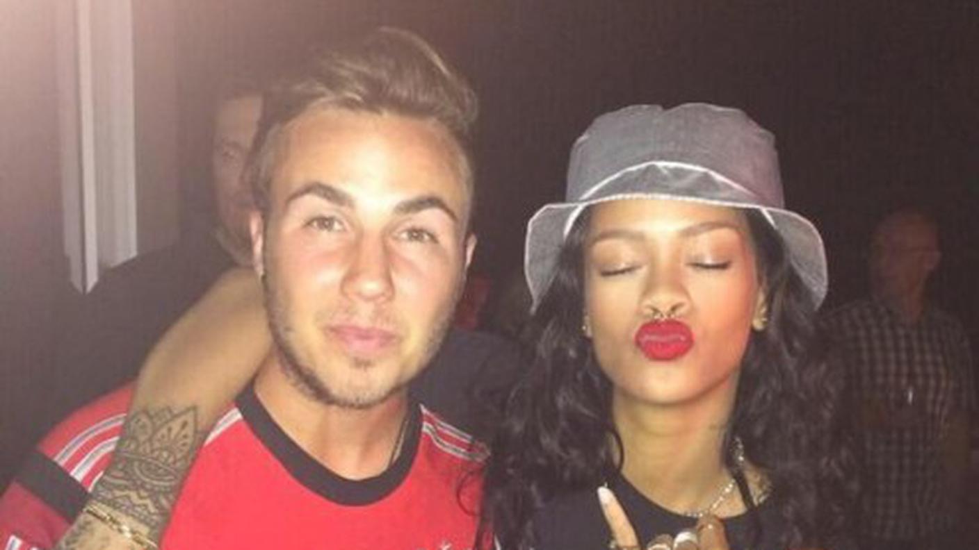 Rihanna con il giocatore che ha deciso il mondiale