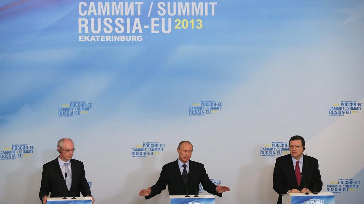 van Rompuy sinistra e Barroso destra.JPG