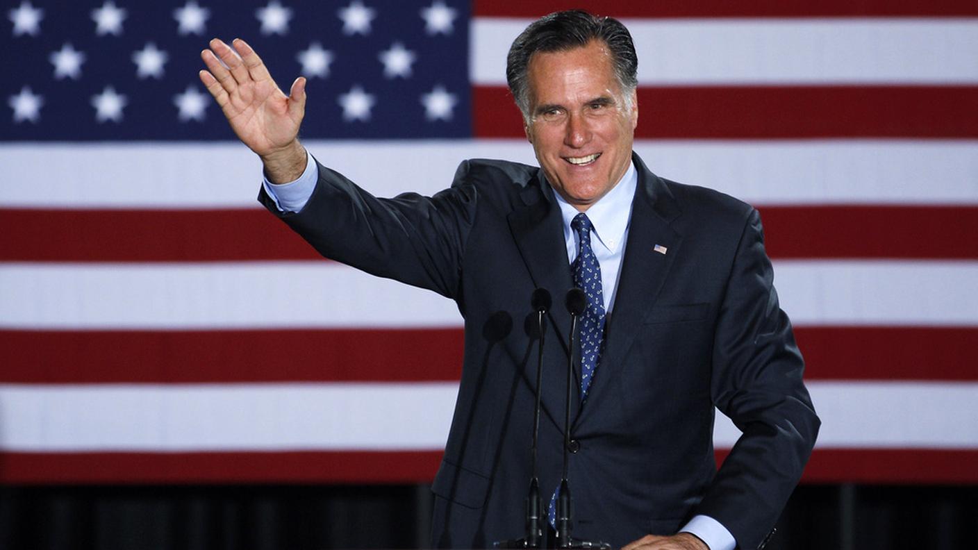 Mitt Romney saluta i sostenitori a Milwaukee