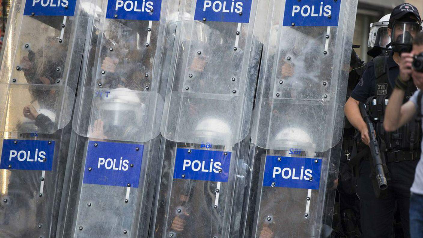 In manette martedì decine di alti funzionari della polizia turca