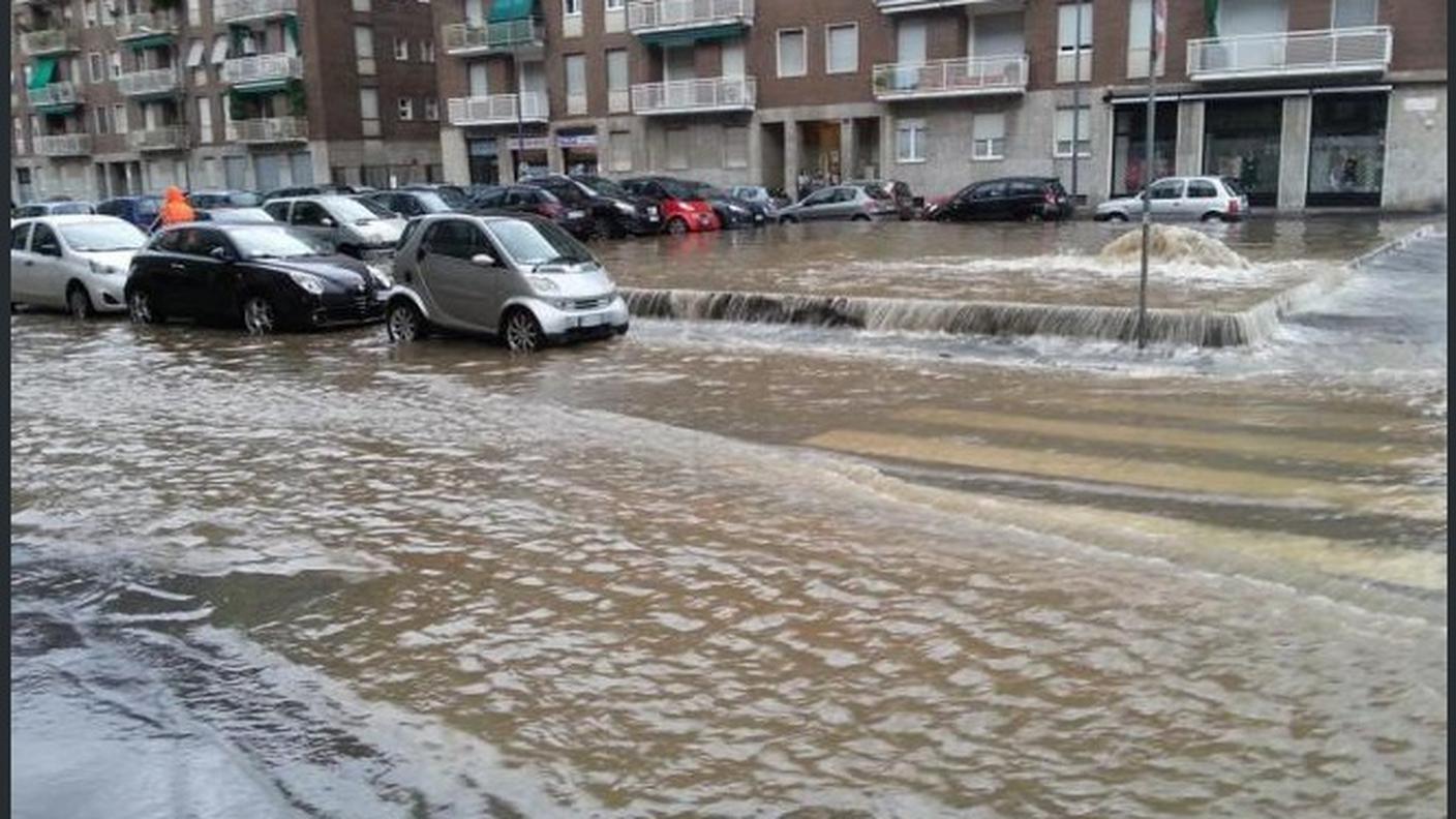Milano, strade allagate