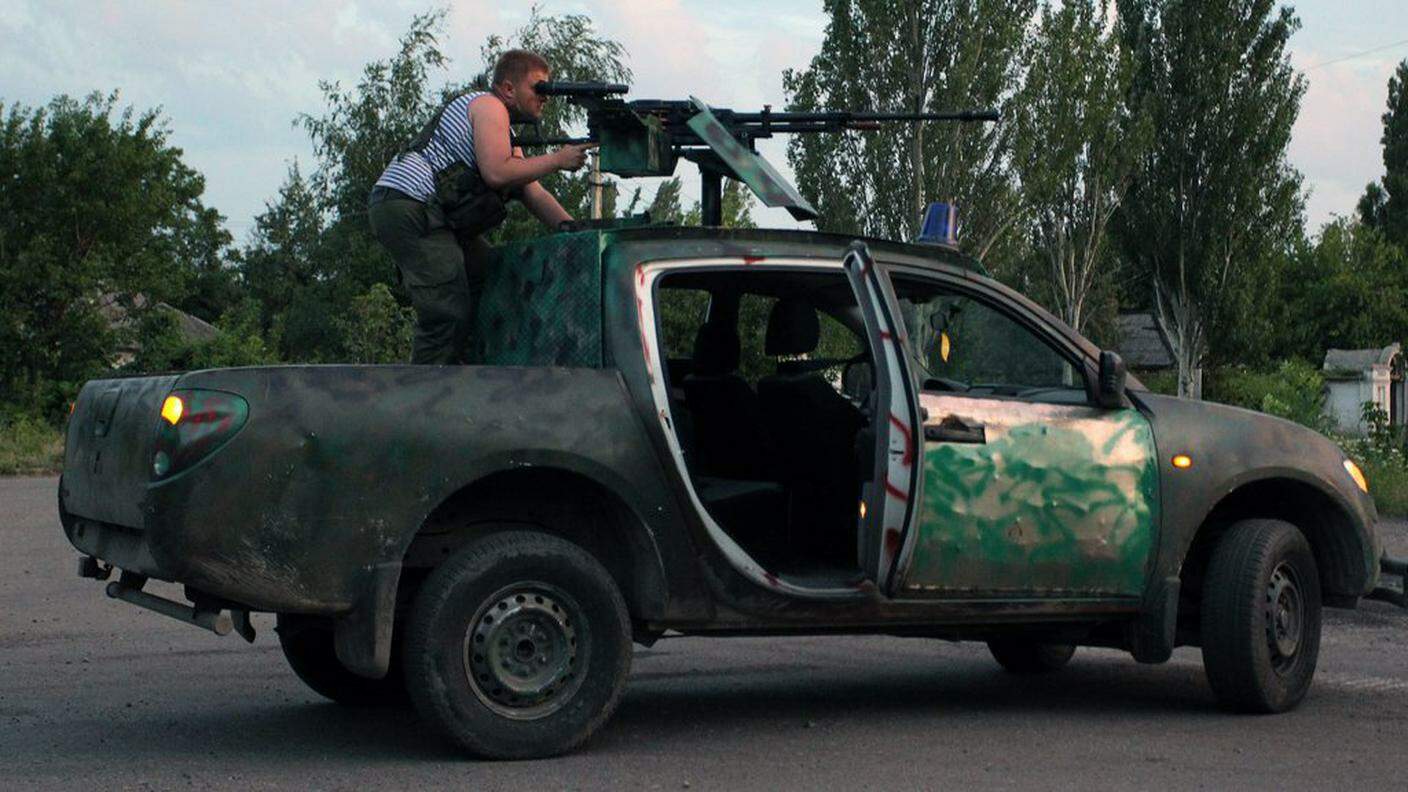 Un guerrigliero separatista nella regione di Donetsk