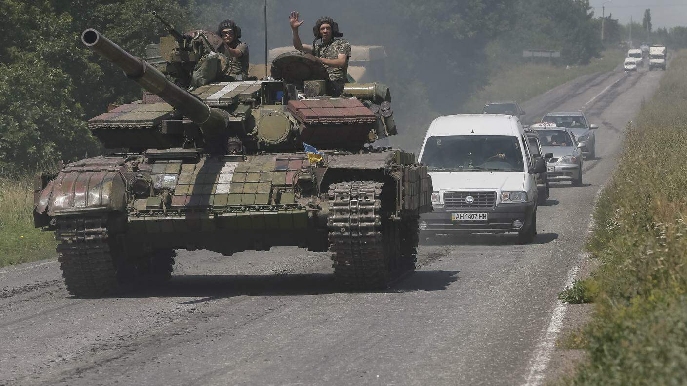 L'esercito di Kiev per le strade nella regione di Donetsk