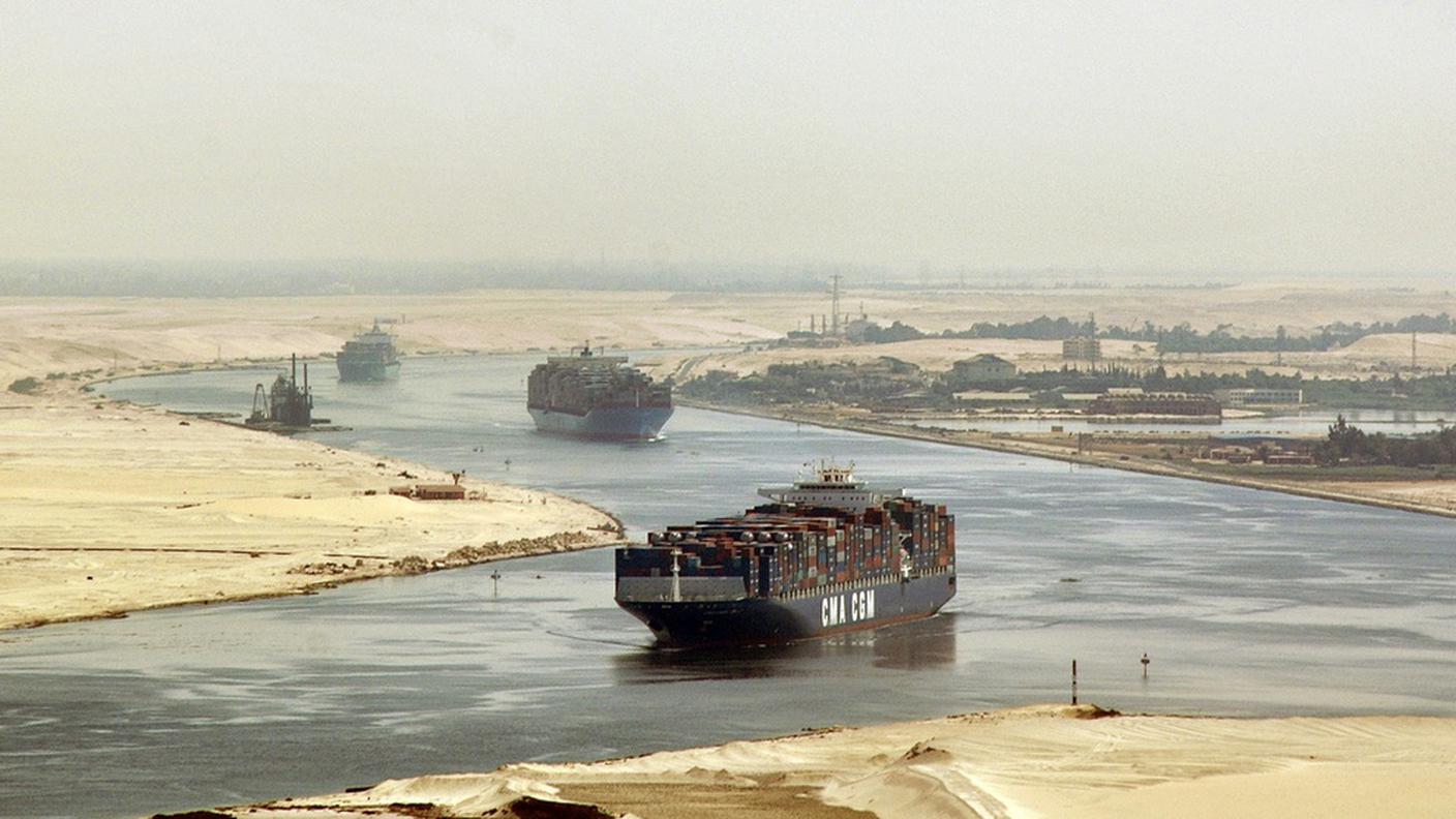 Navi vicino al porto di Ismailia